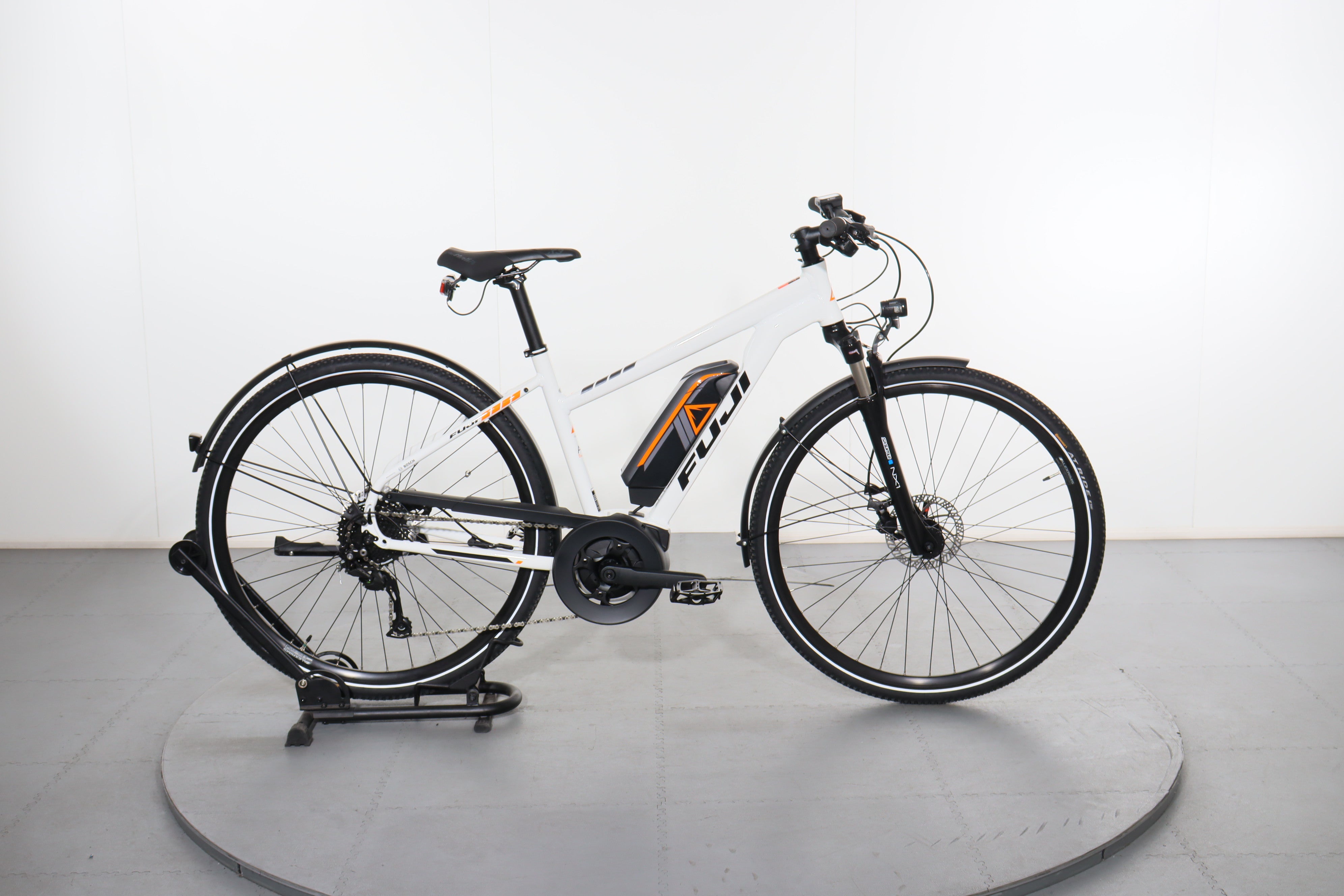 Certified Fuji E Traverse 1.1+ ST e-bike | Upway
