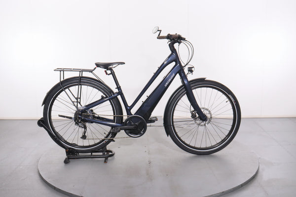 specialized como electric bicycle Turbo 5.0 IGH Gloss Metallic Dark Navy / Satin Silver Reflective / S The battery locks in the bike or can be easily taken with you Specialized Turbo Como Review |