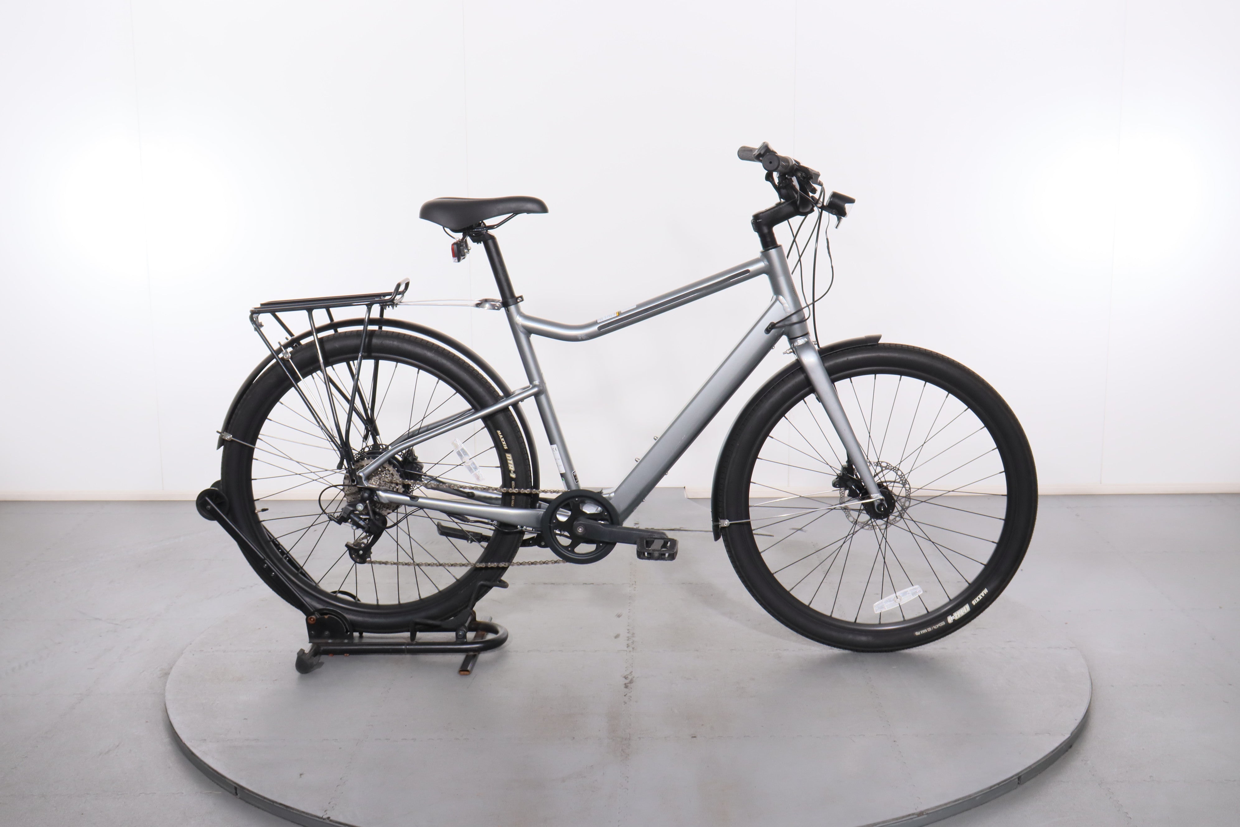 pedal cannondale Certified Treadwell Neo 2 EQ e-bike Elektro It features an Intellimount Color:Frostberry Fahrradhelme – Moma Bikes