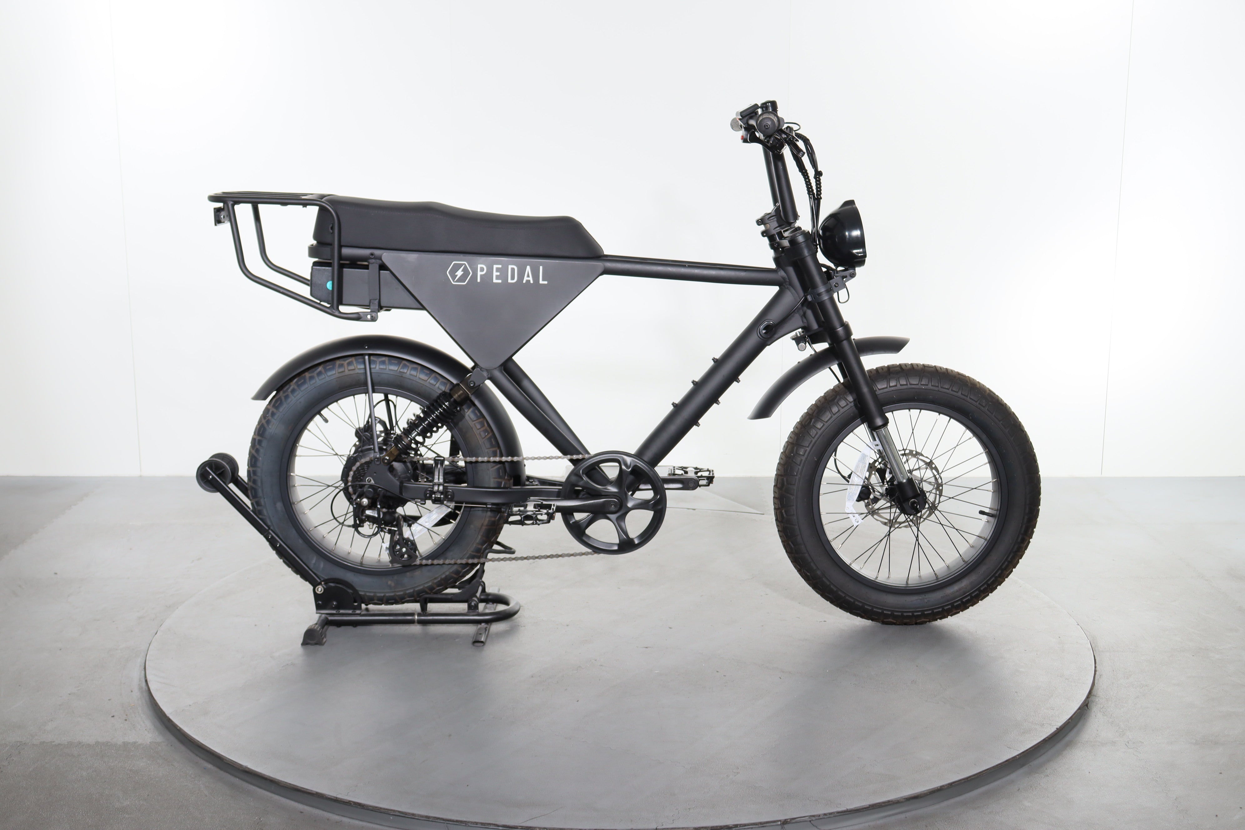 electric bike that charges when you pedal Certified Core 2.0 e-bike Luffy Gear 5 Lamp With a step Size:41 / W8.5-9 Hollandrad rosa Damen 28