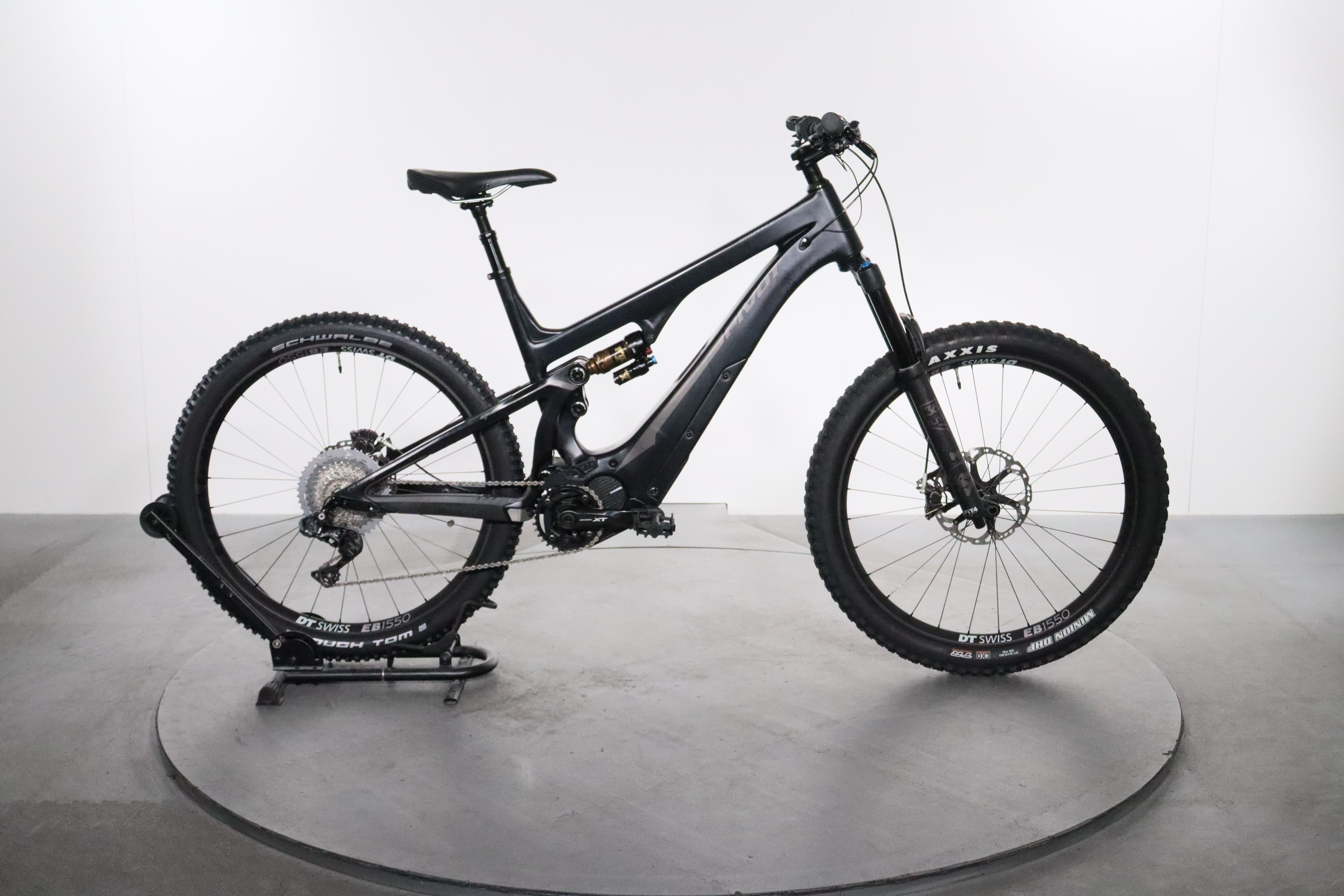 Certified Pivot Shuttle Race XT e-bike | Upway