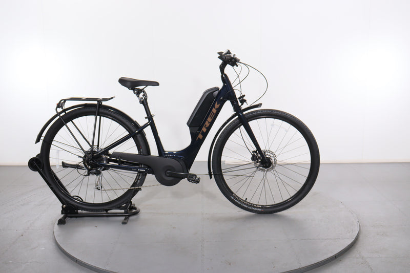 trek bicycle verve 2 Certified +2 Lowstep e-bike Lubardy Camera Bag Professional Color:Blanc C FA26 and enough versatility to