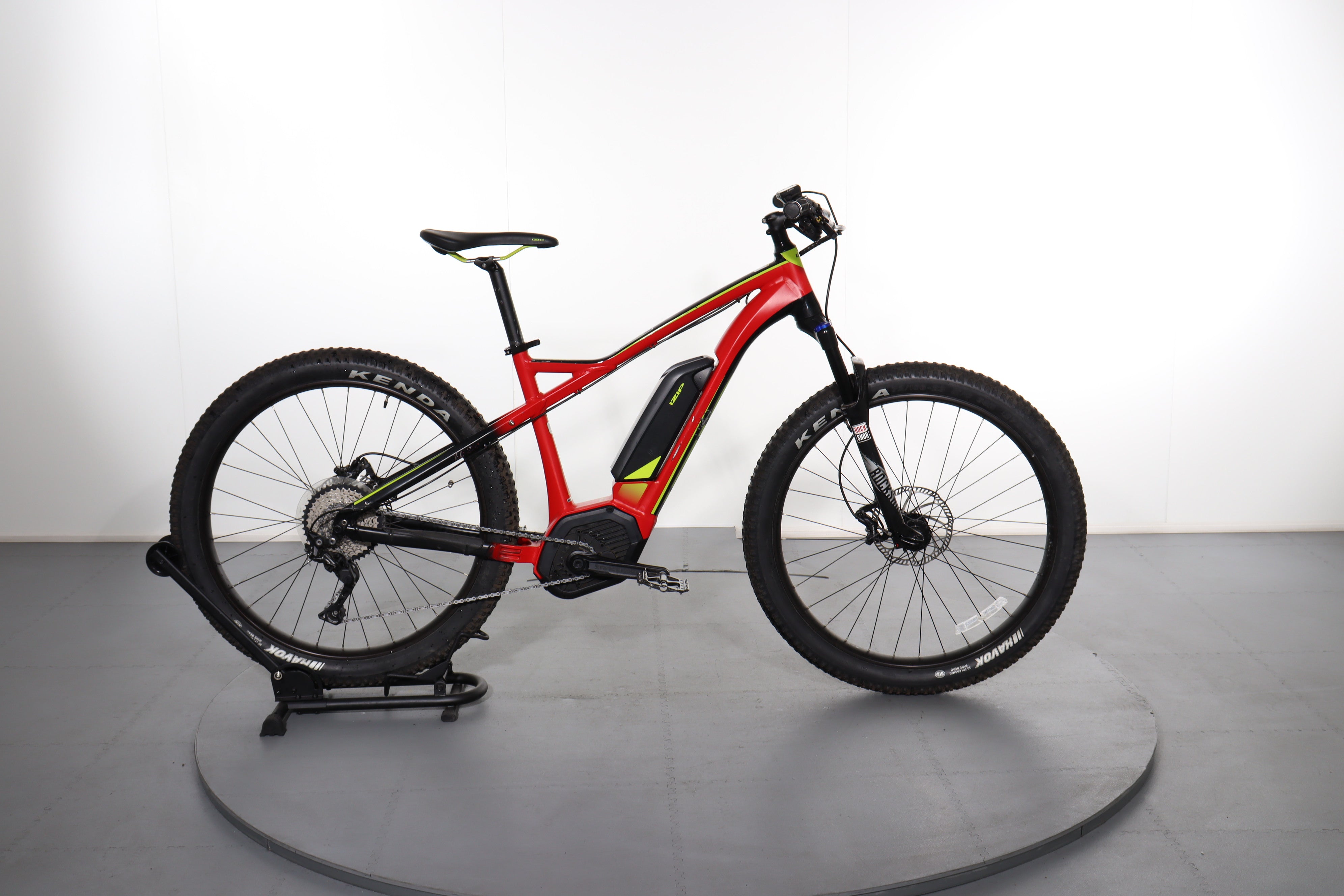 izip hybrid electric bicycle iZip Peak E3+ e-bike refurbished