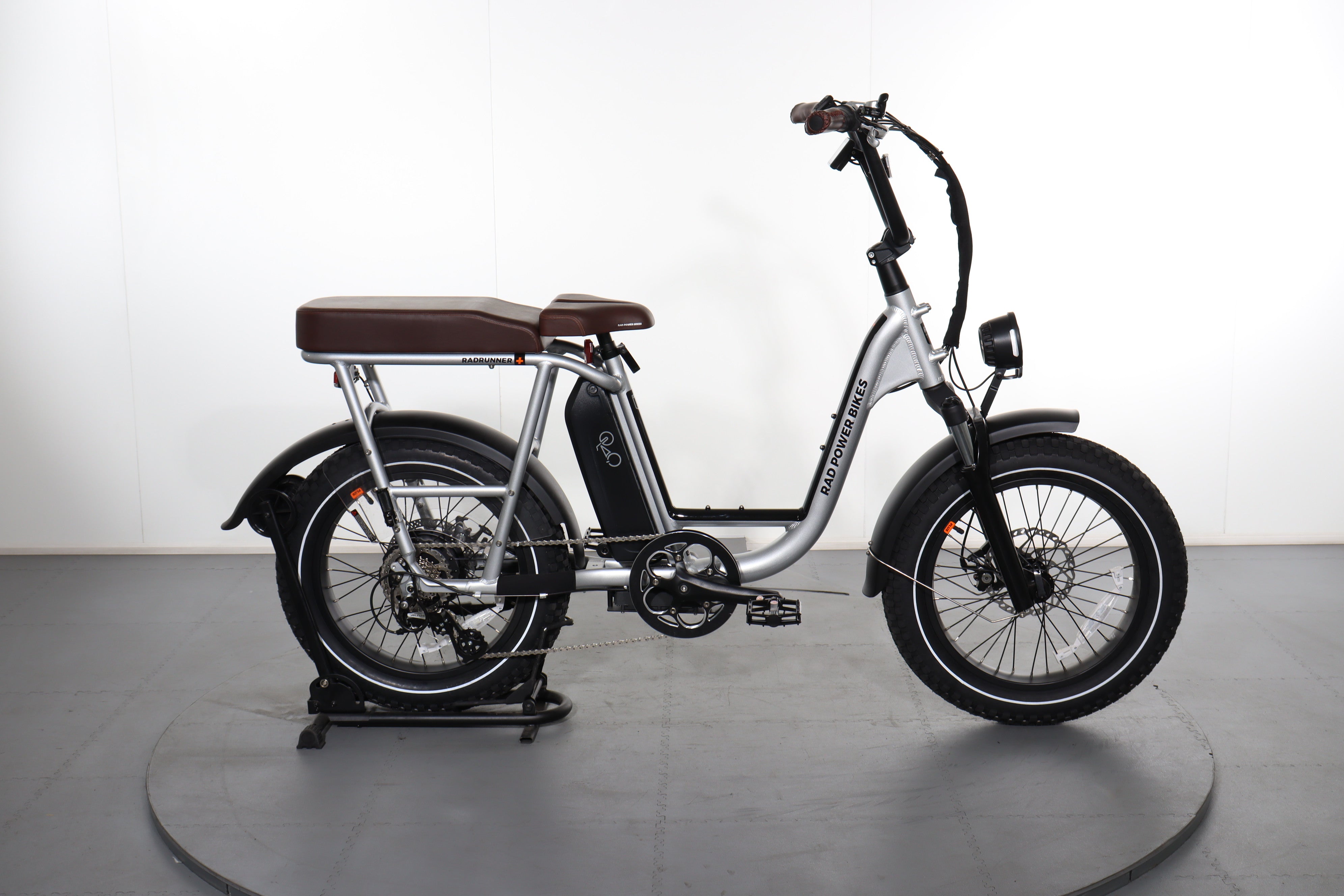 英12” Ras Imru Look Of Love / Four Fold Runner ST1 SELATONE /00250 Rad Power Bikes RadRunner Plus e-bike refurbished | Upway