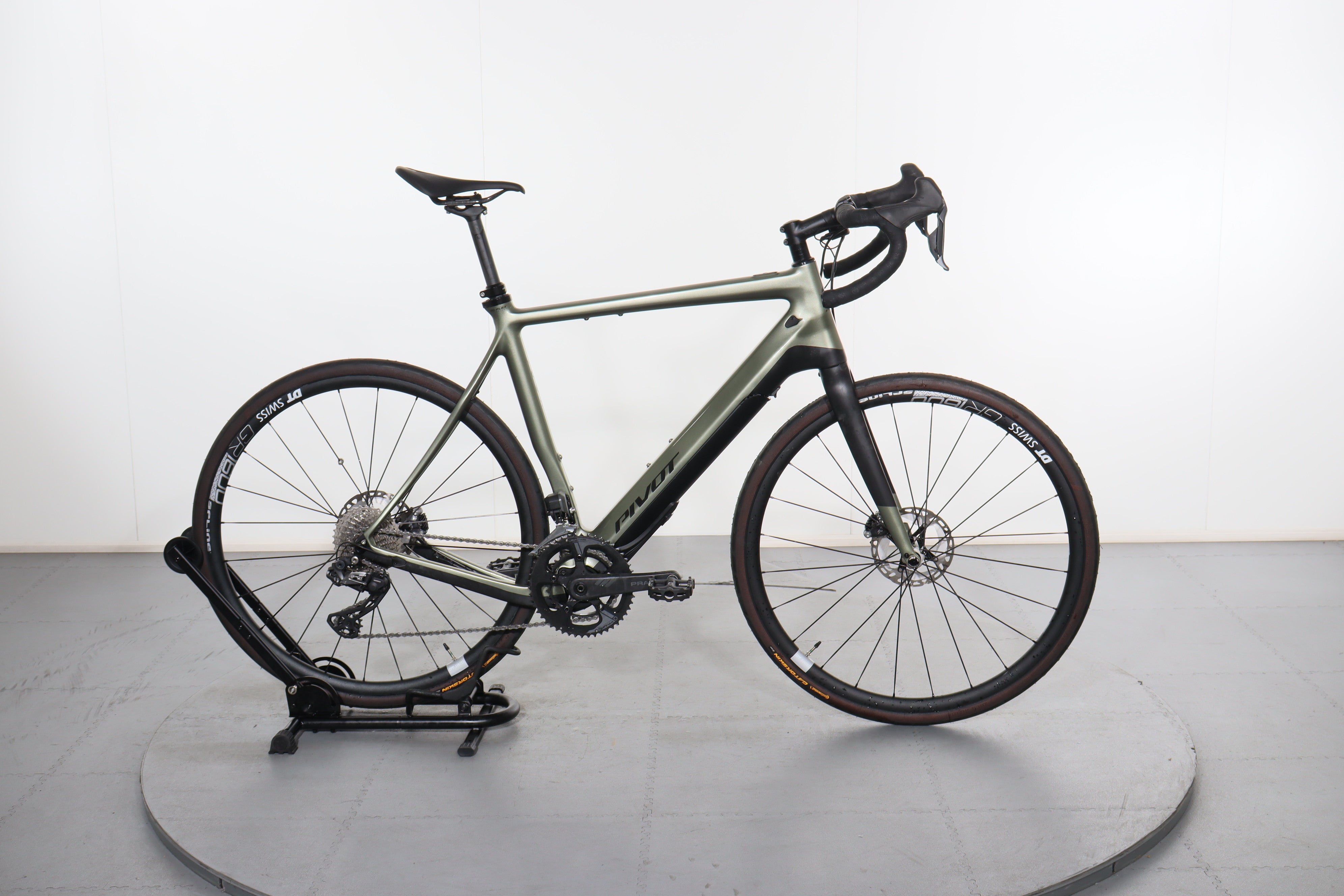 pivot road bike