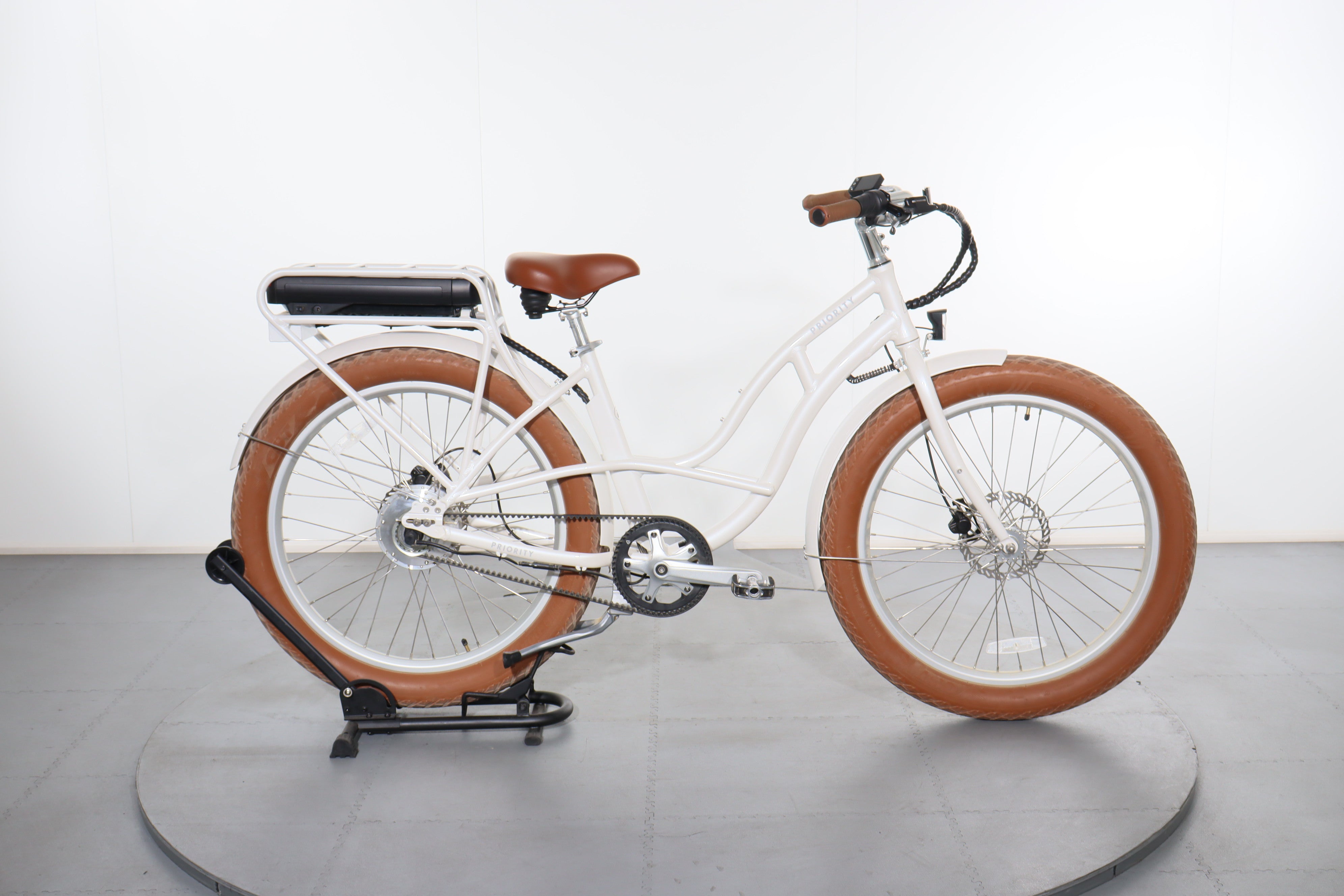 priority electric bicycles E-Coast Color:Oatmilk MochiThings: Cratte Mini Frame Cool Bag and everyday comfortno one