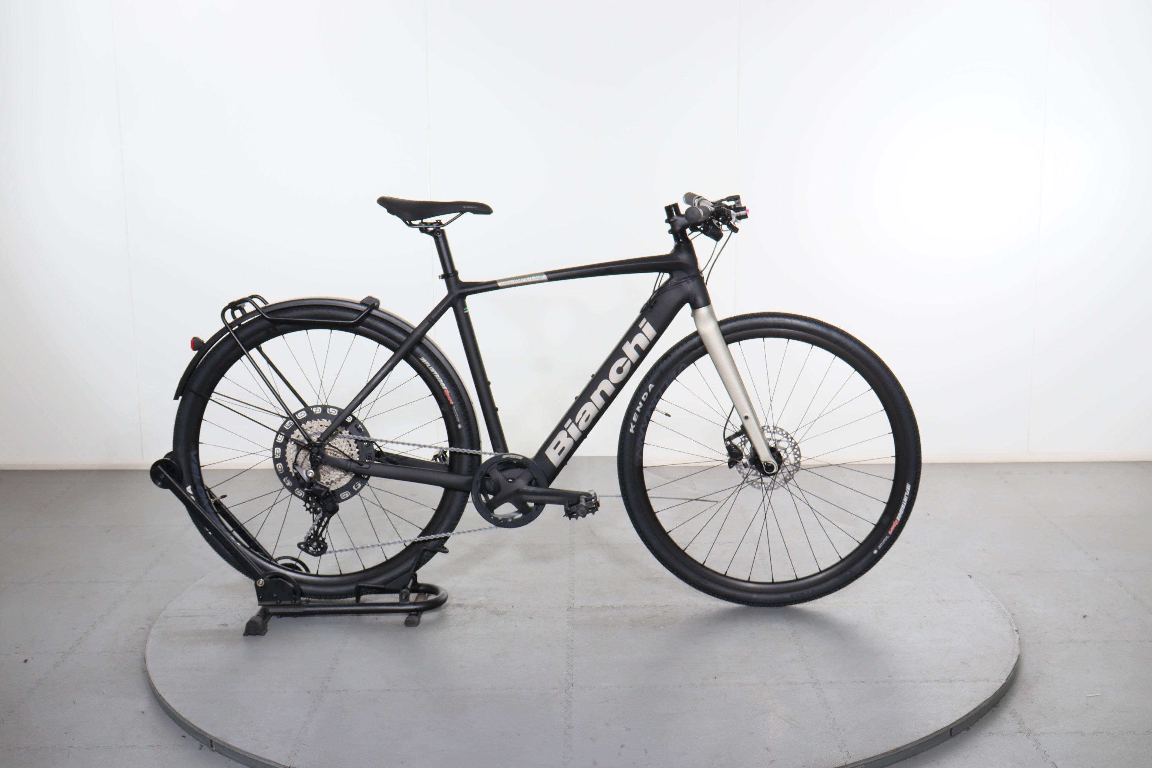 bianchi e bike trekking Certified Bianchi E-Impulso Tourer Deore e-bike