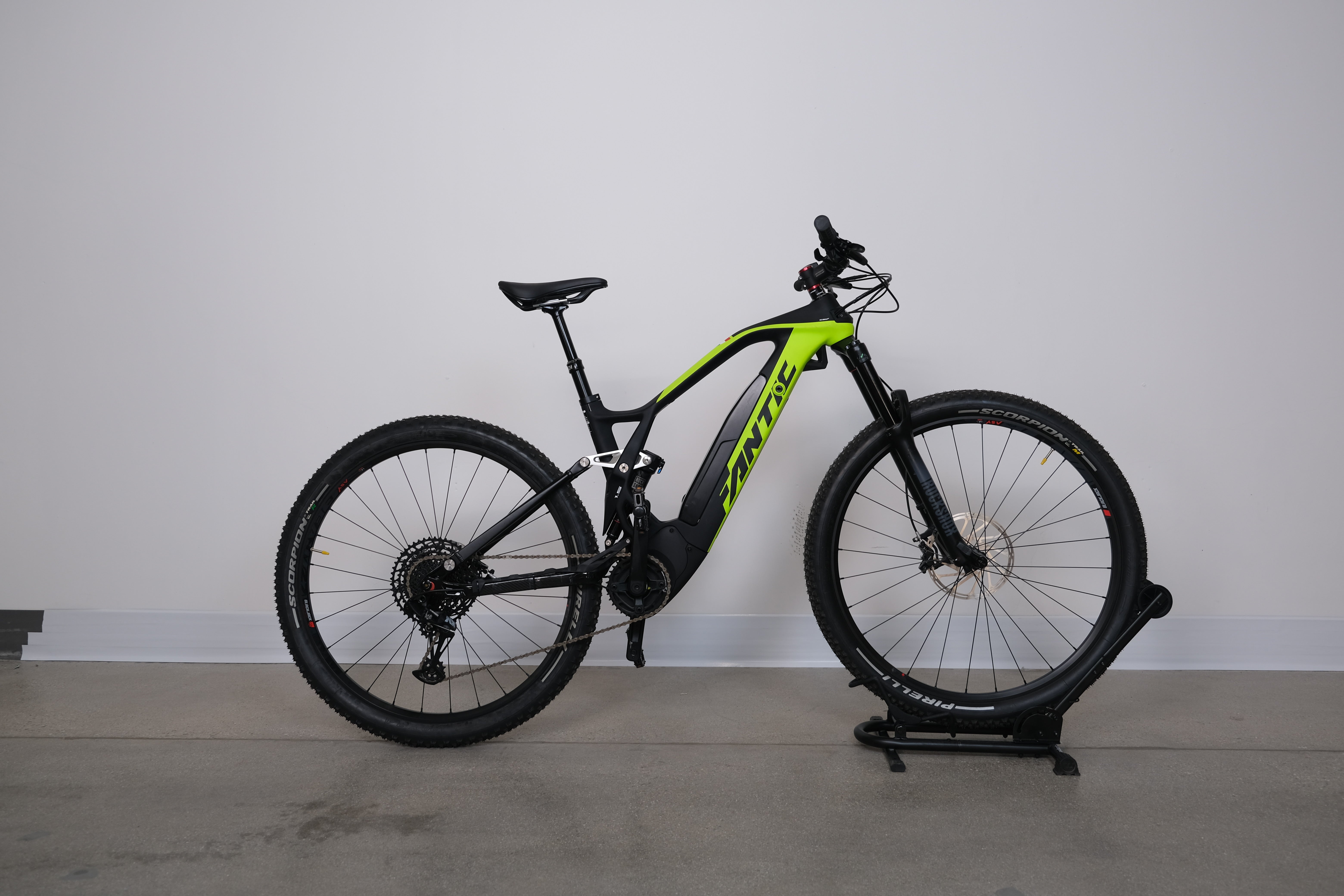 Certified Fantic XTF 1.5 Carbon e-bike | Upway