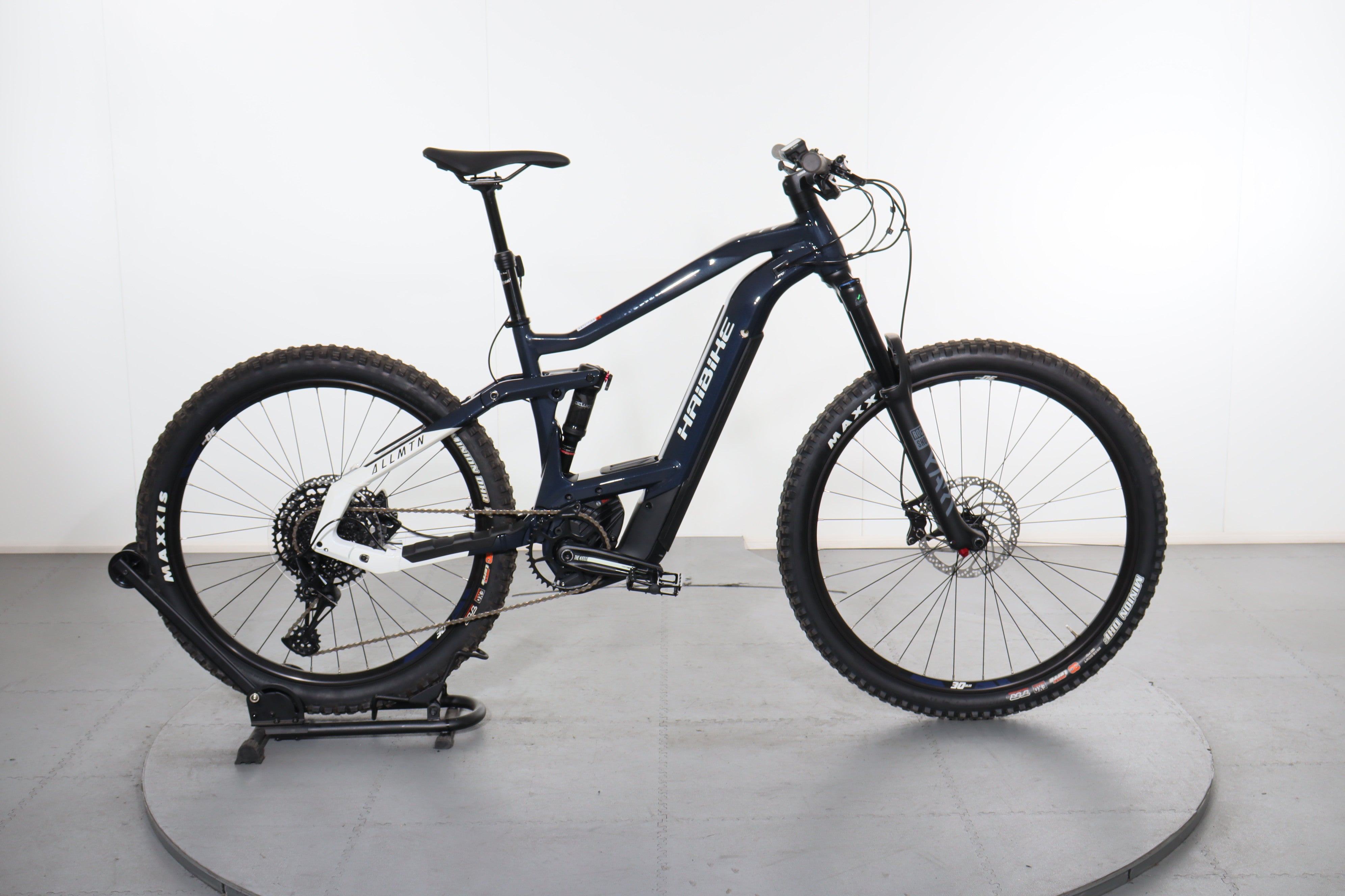 haibike mountainbike 3.0 Certified AllMtn 3 e-bike Colour:Goldfish Orange CASIO Marine Gear WR 5 wheels at the 2008-Victory-Kingpin