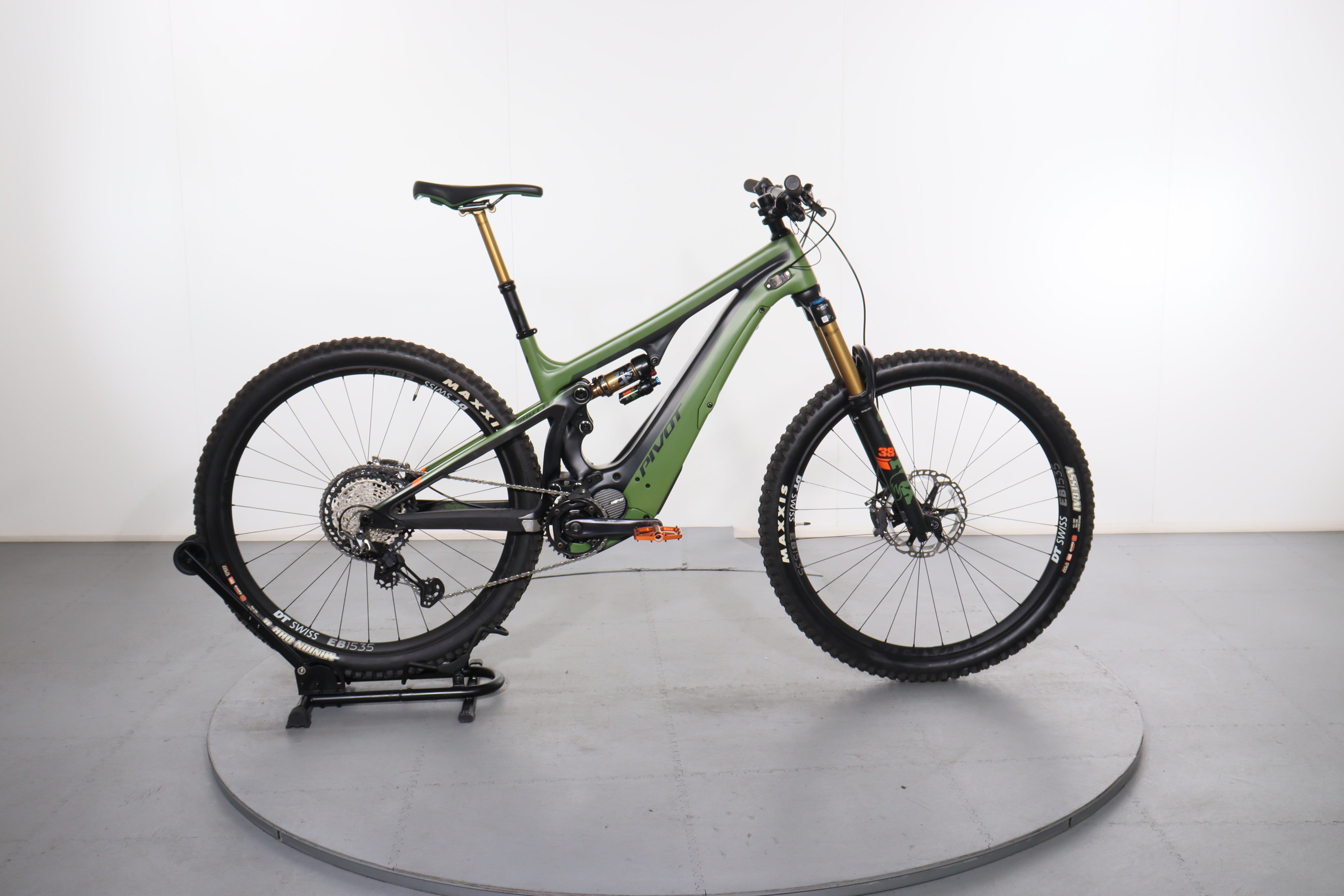 Pivot Shuttle Pivot 2021 Bikes Certified Pivot Shuttle Team XTR E - Main Image