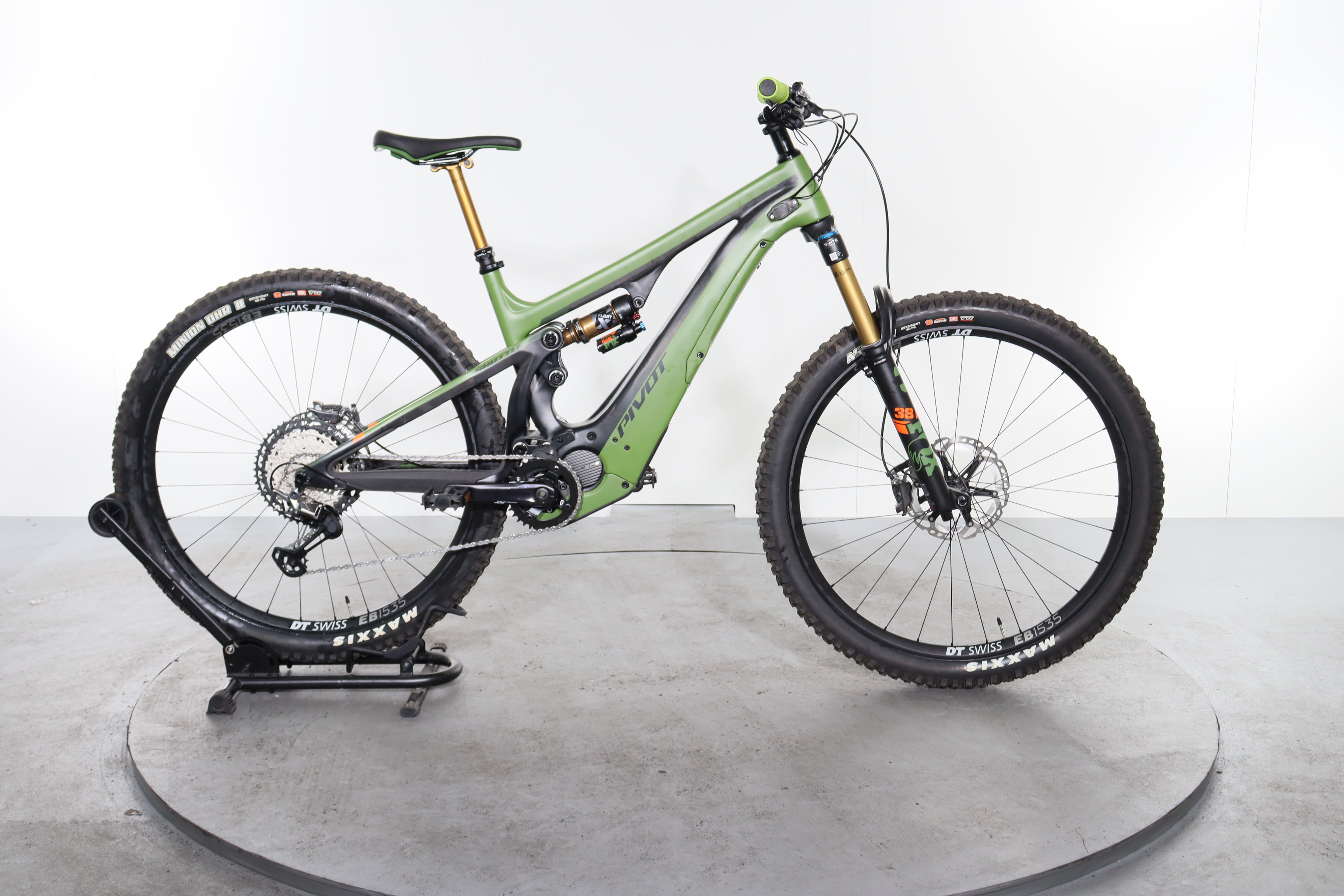 Certified Pivot Shuttle Team XTR e-bike | Upway