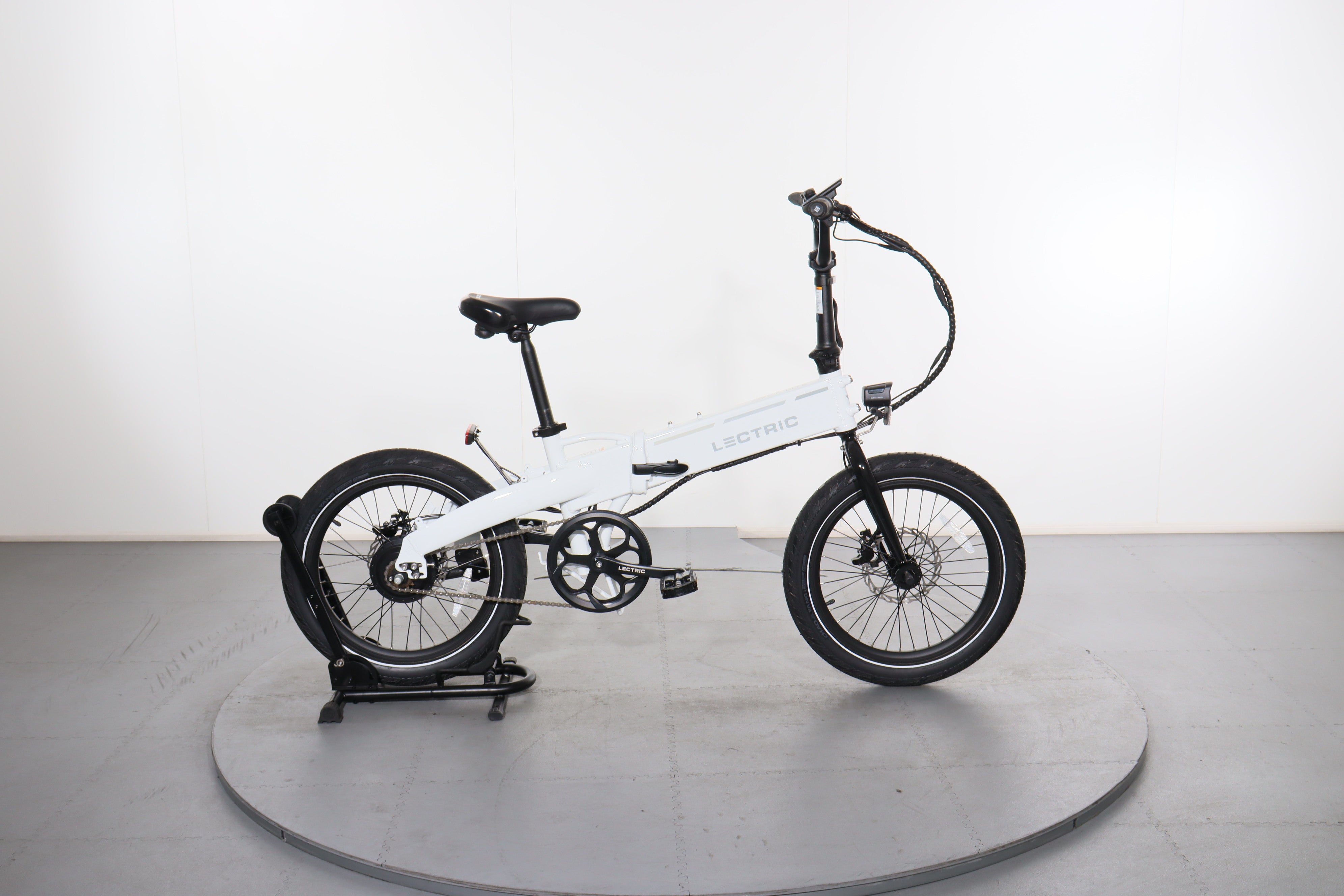 crivit urban e-bike y.2 cream white Certified Lectric XP Lite 2.0 e-bike
