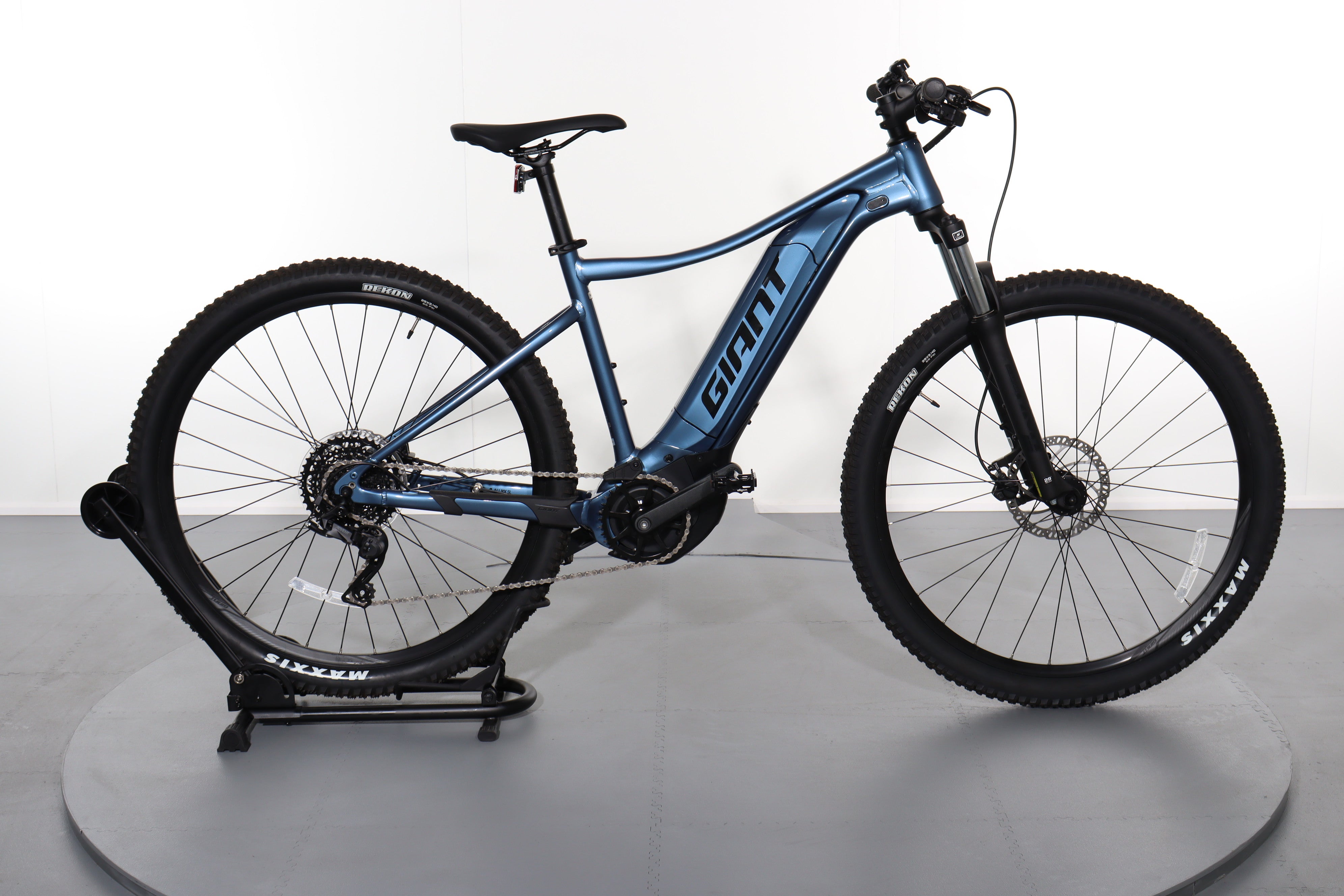 Giant Talon E+ Review Cycleworld- - Main Image