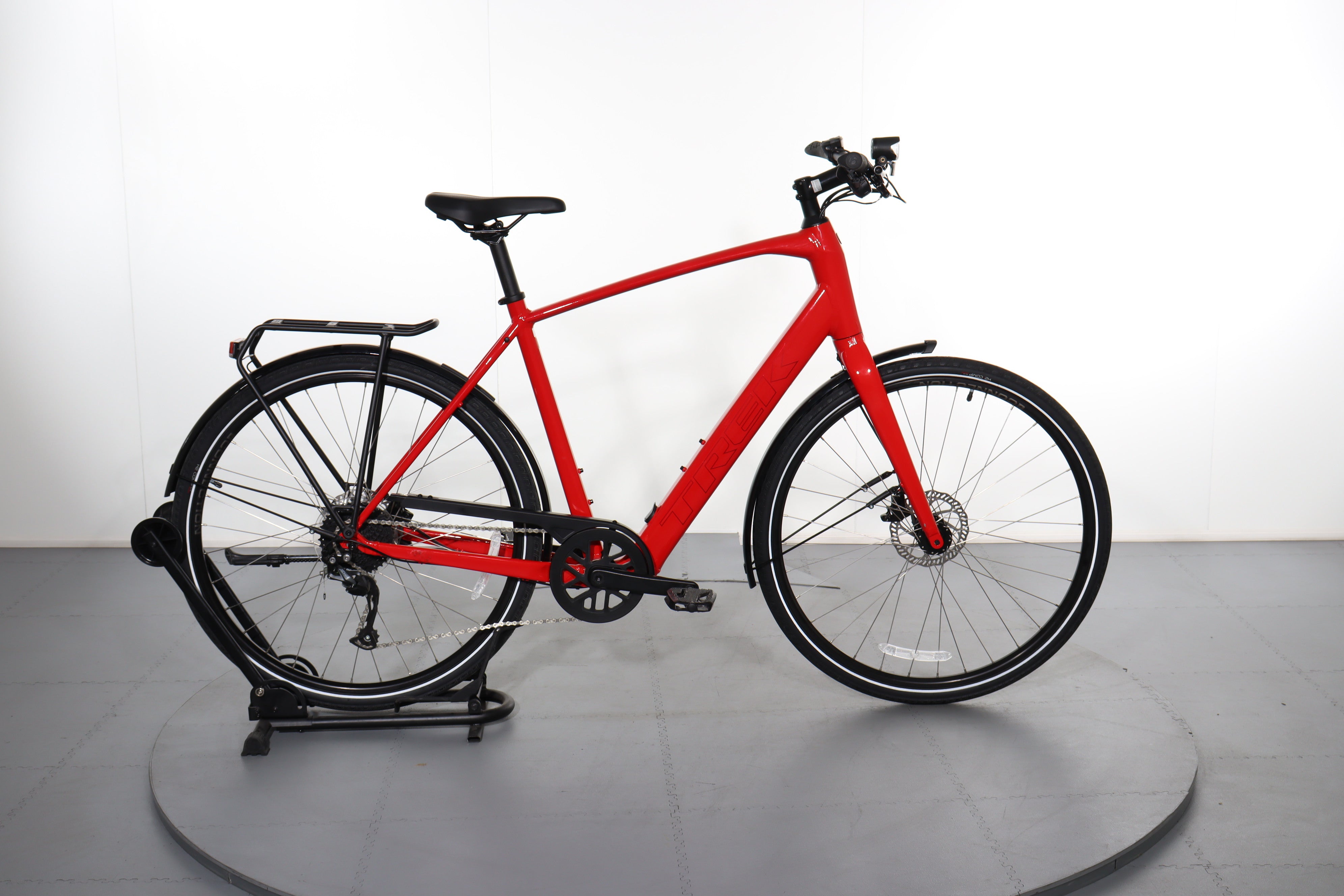 超美品　TREK 「トレックFX＋2」 2024年6月モデル E-BIKE Trek FX+ 2（トレック エフエックス プラス 2）eバイク