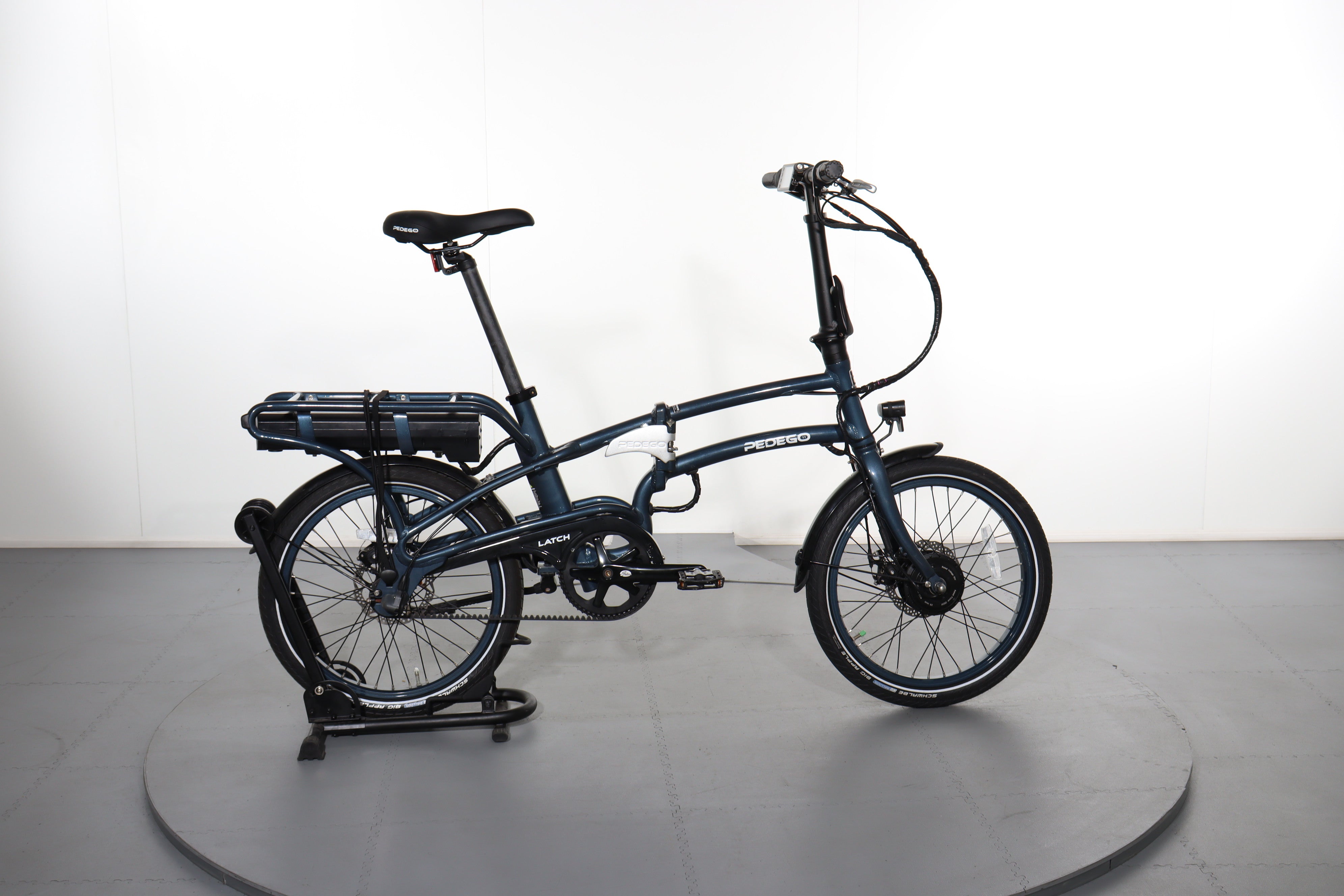 Pedego latch best sale electric bike